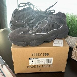 Adidas Yeezy 500 Charcoal Sneakers men’s 7